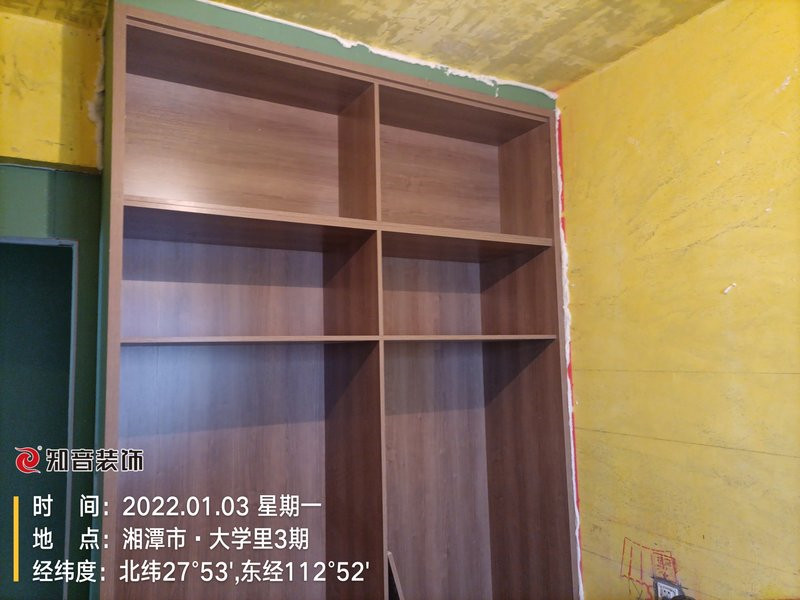 大学里138平施工现场