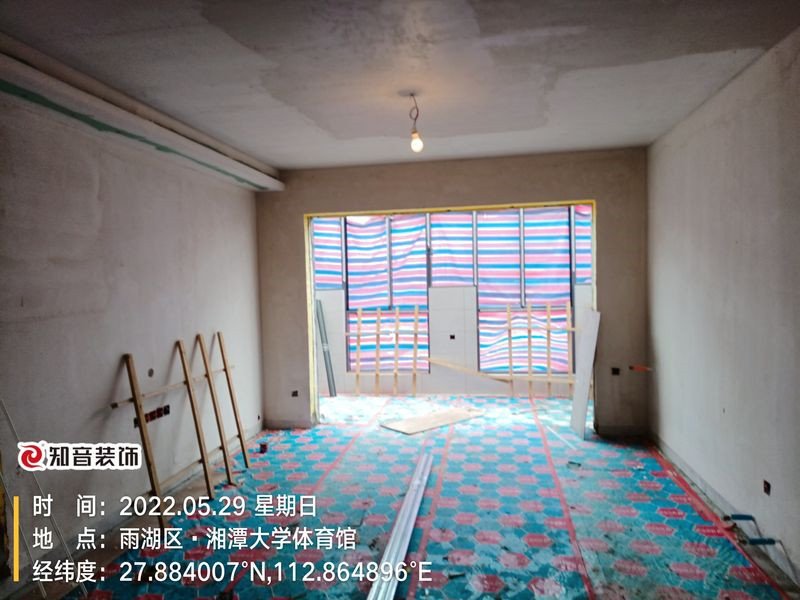 大学里138平施工现场