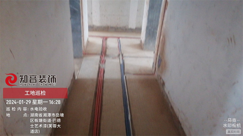 汽修厂宿舍旧房翻新135平在施工地