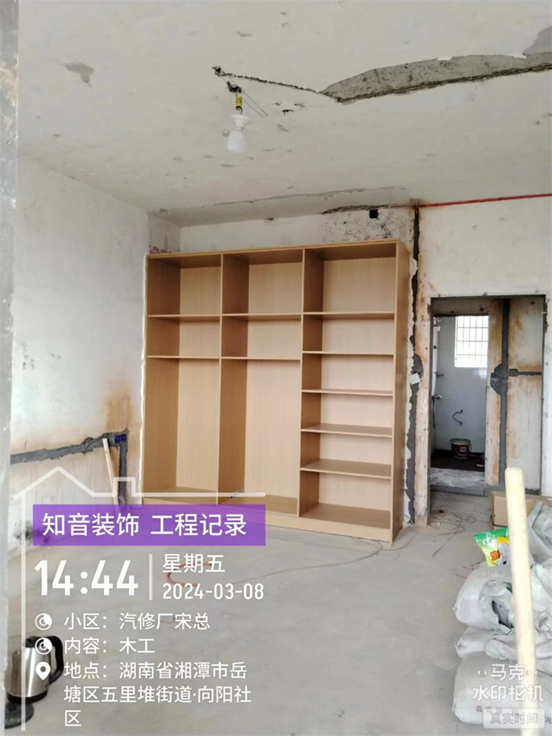 汽修厂宿舍旧房翻新135平在施工地