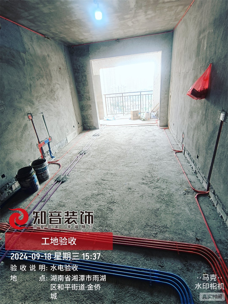 金侨城102平在施工地