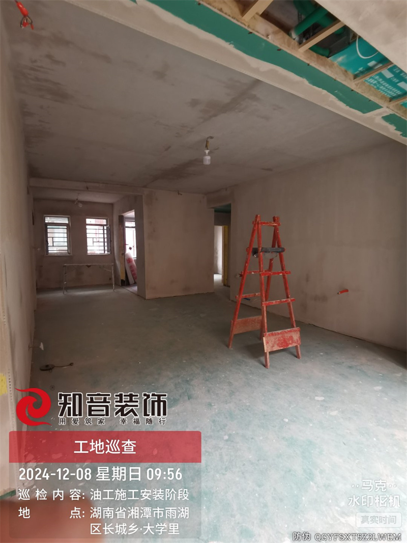 大学里146平在施工地