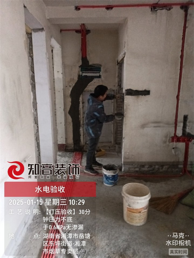 福星小区旧房全改87平在施工地