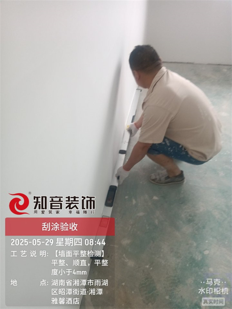 大湖北路联远大楼旧房翻新100平在施工地