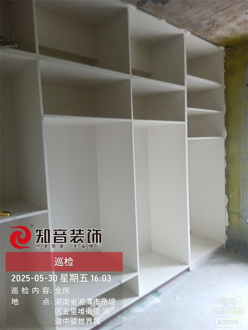 中骏世界城83平在施工地