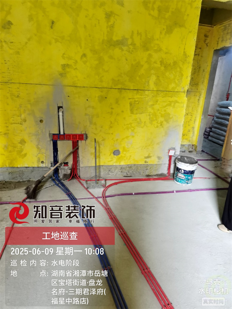 盘龙名府君泽府旧房全改80平在施工地