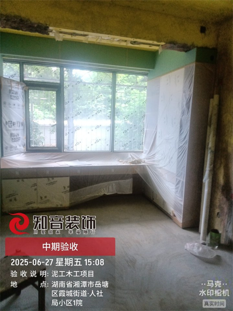 人社局旧房全改148平在施工地